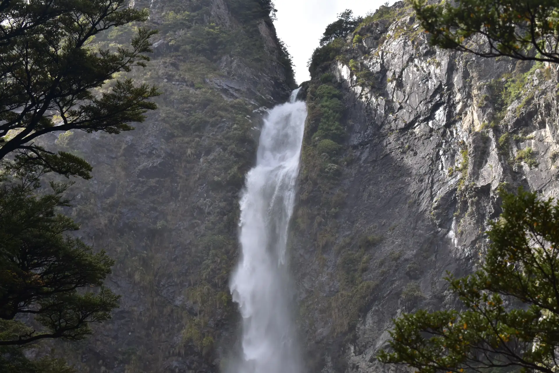 Portada de Explorando el Parque nacional Arthur’s Pass y Kura Tāwhiti en el centro de la Isla Sur de Nueva Zelanda
